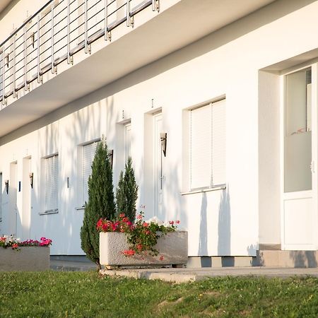 Apartments O Sole Mio Vukovar Bagian luar foto