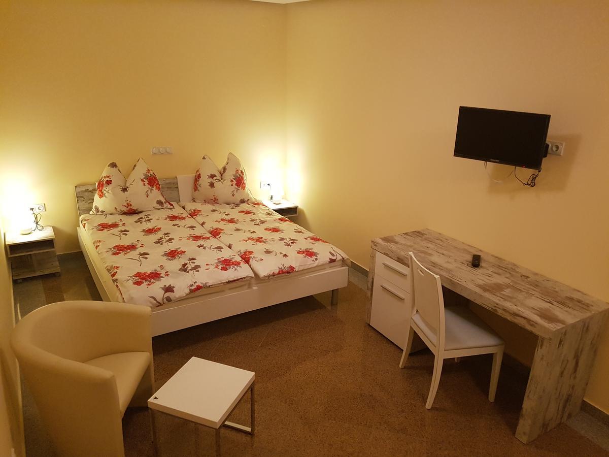 Apartments O Sole Mio Vukovar Bagian luar foto