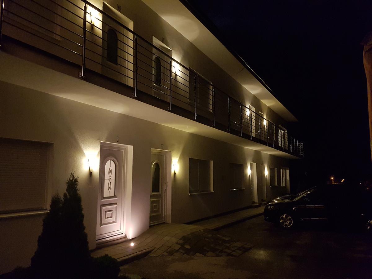 Apartments O Sole Mio Vukovar Bagian luar foto
