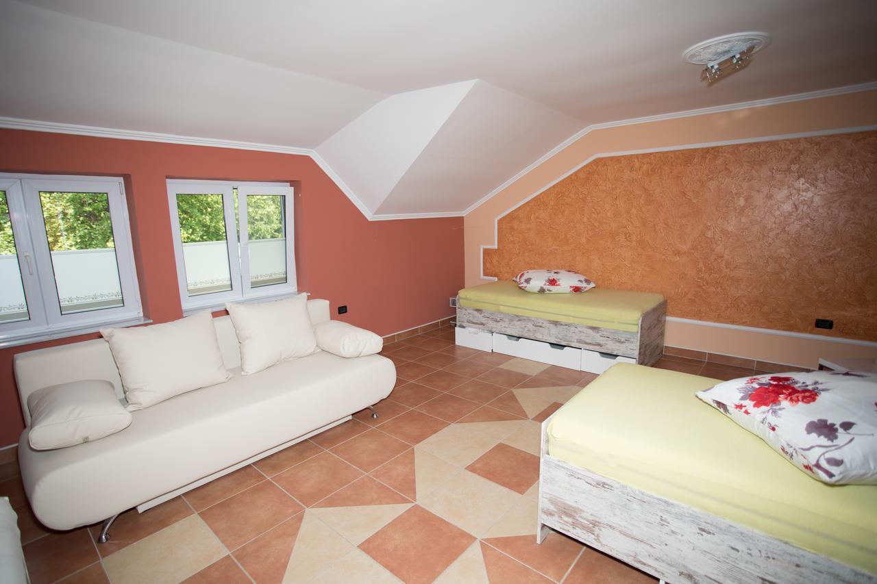 Apartments O Sole Mio Vukovar Bagian luar foto